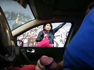 Ragazza cinghia su v ...
