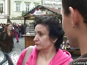 Bionda mostra a tutt ...