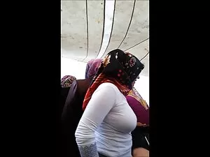 Una ragazza bionda v ...