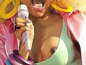 Mia sorella giocando ...